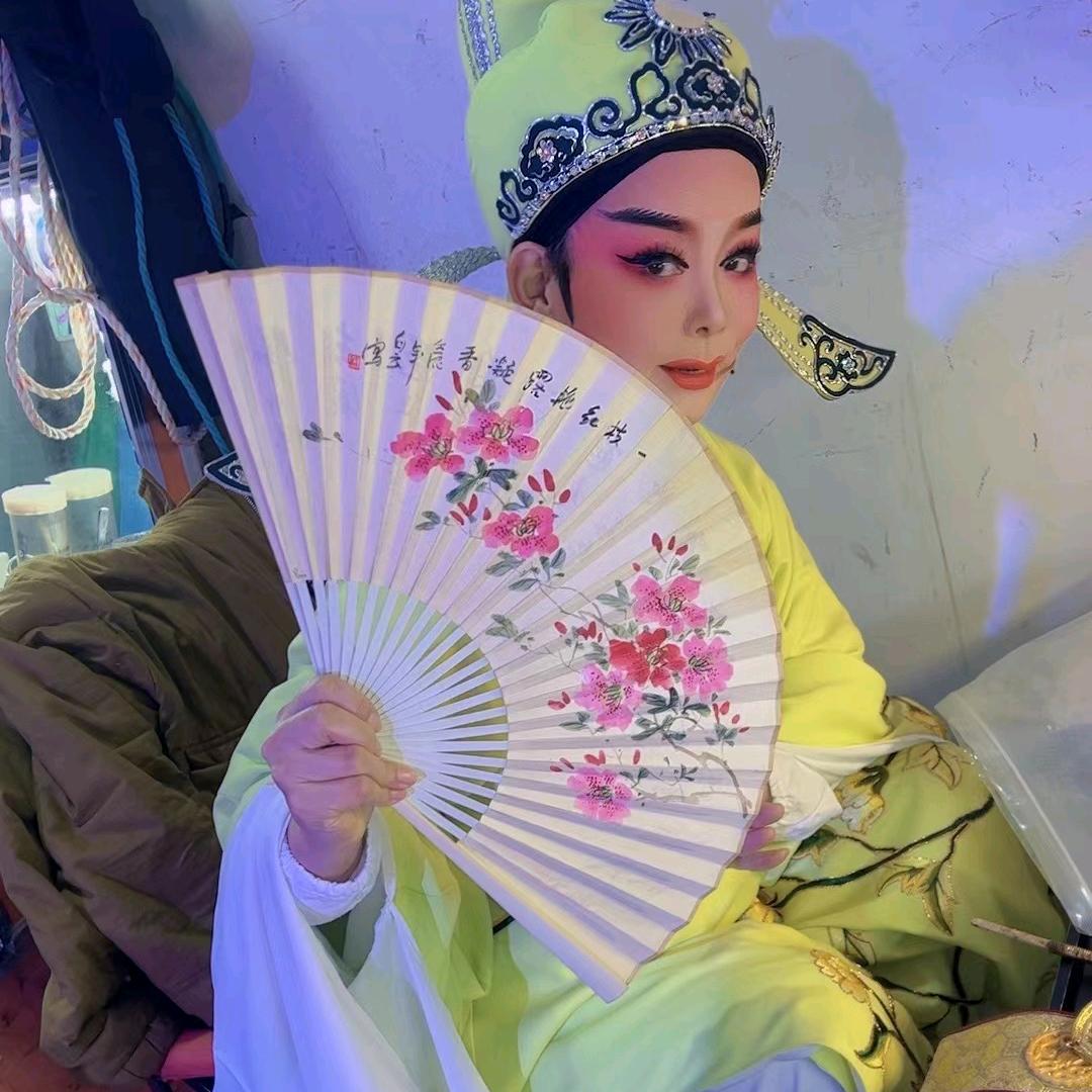 飞飞💕♛💕