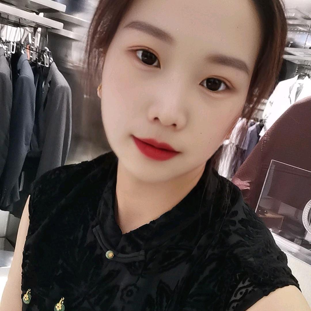 冯心怡～嘉盛名品男装