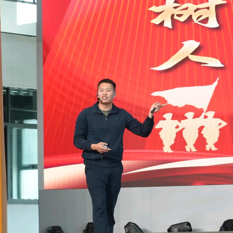 何教员