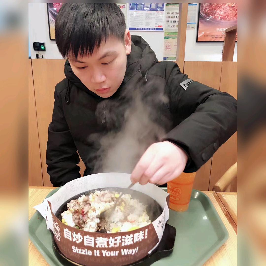 尹爱红的外甥(靖哥哥)