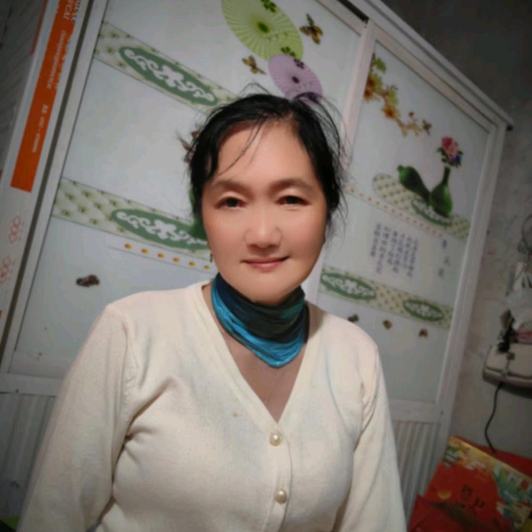 农村大妈喜欢跳舞，给大家带来快乐，