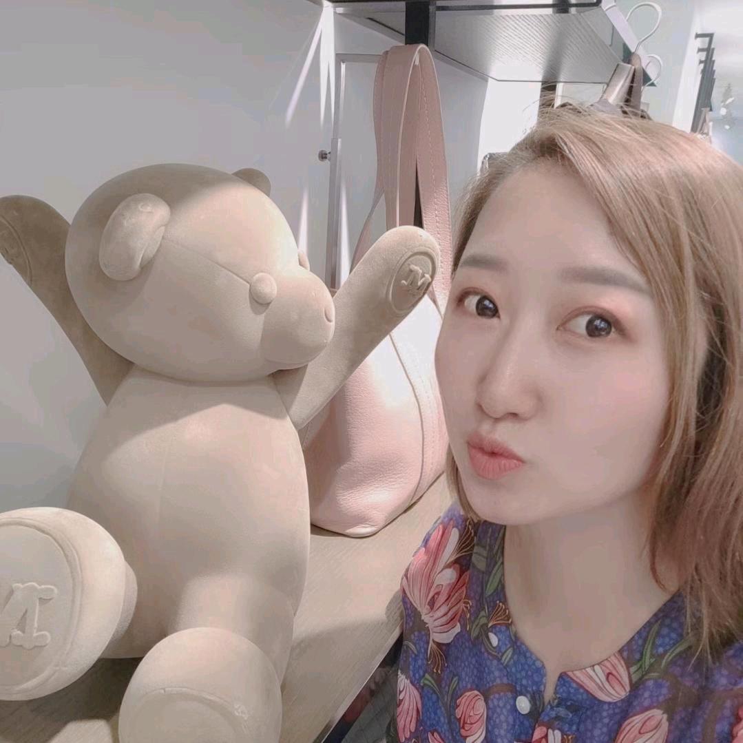 莉莉 ♛♛~