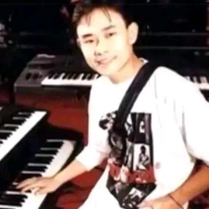 爱好书法。音乐。