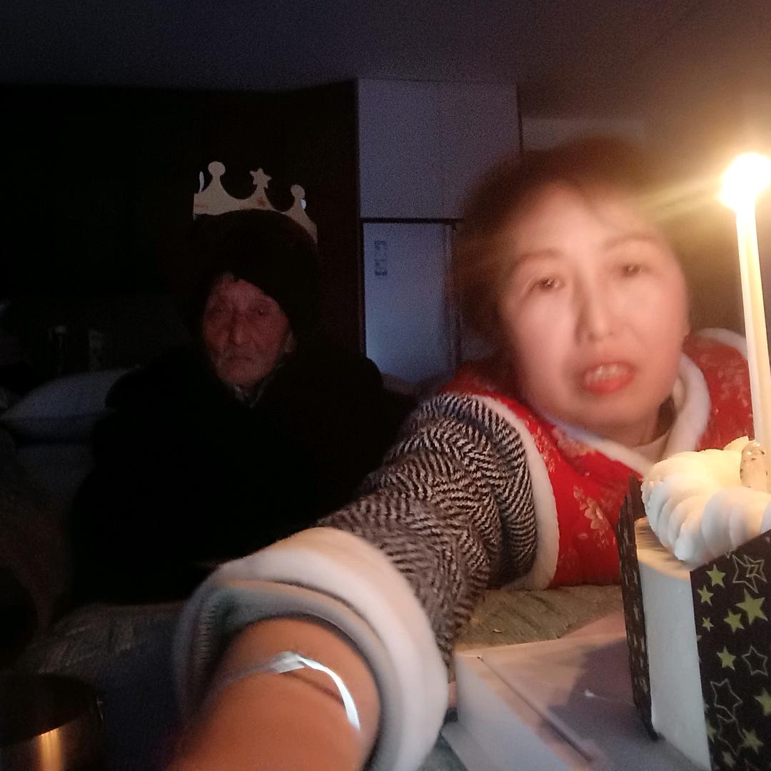 门前菜花遍地香。