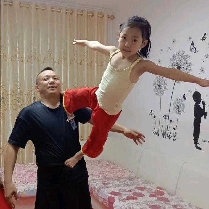 吉尼斯纪录后手翻李佳敏