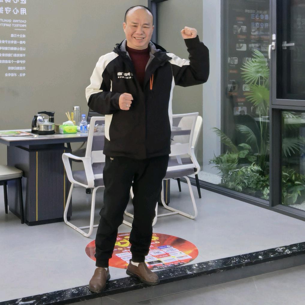 伊盾门窗万州店安哥哥