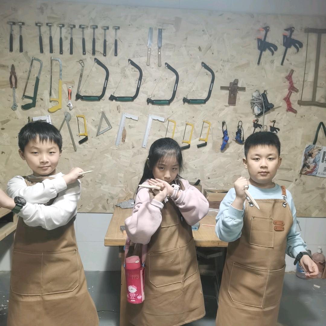 彩色蚂蚁美术木工课堂