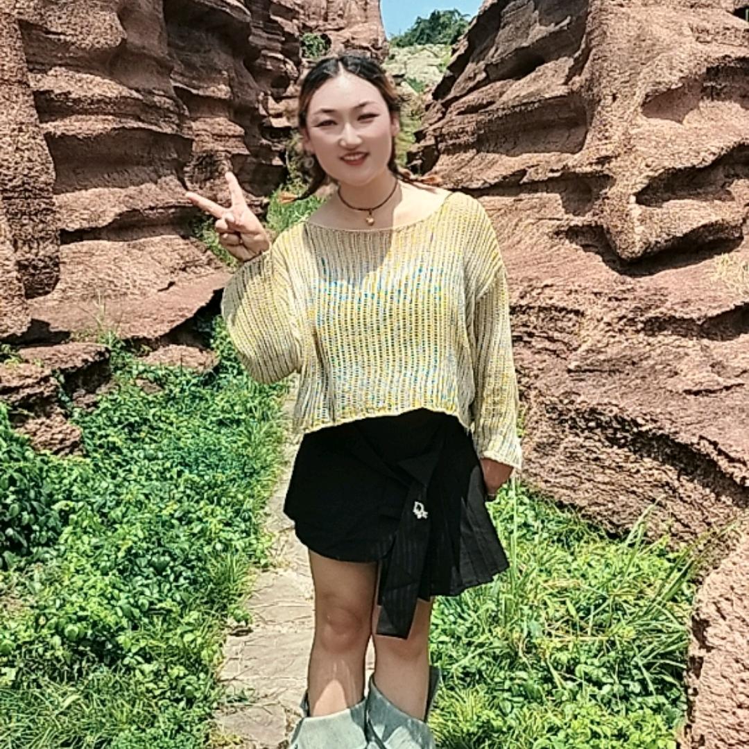 深山小妹月月