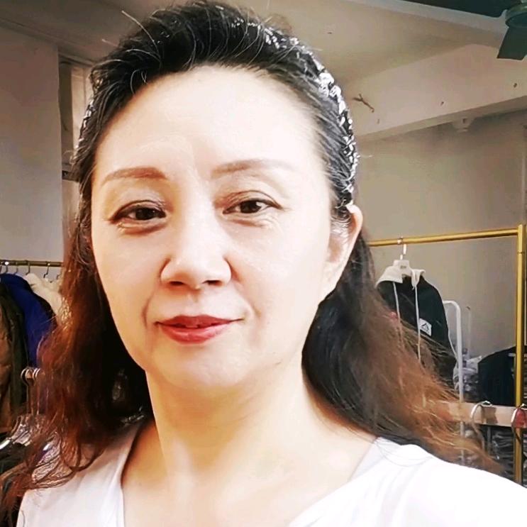 霞姐～小鲁哥服装供应链