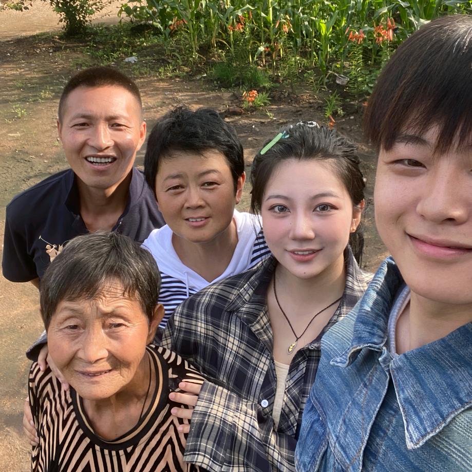 林区小刚家俩宝贝
