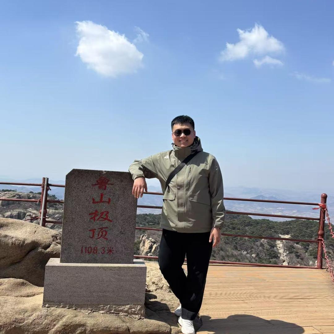 在滨州教篮球的毛教练