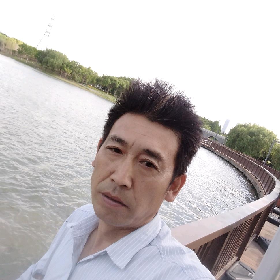 笑容吞了眼泪