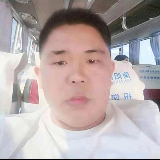 龙伟