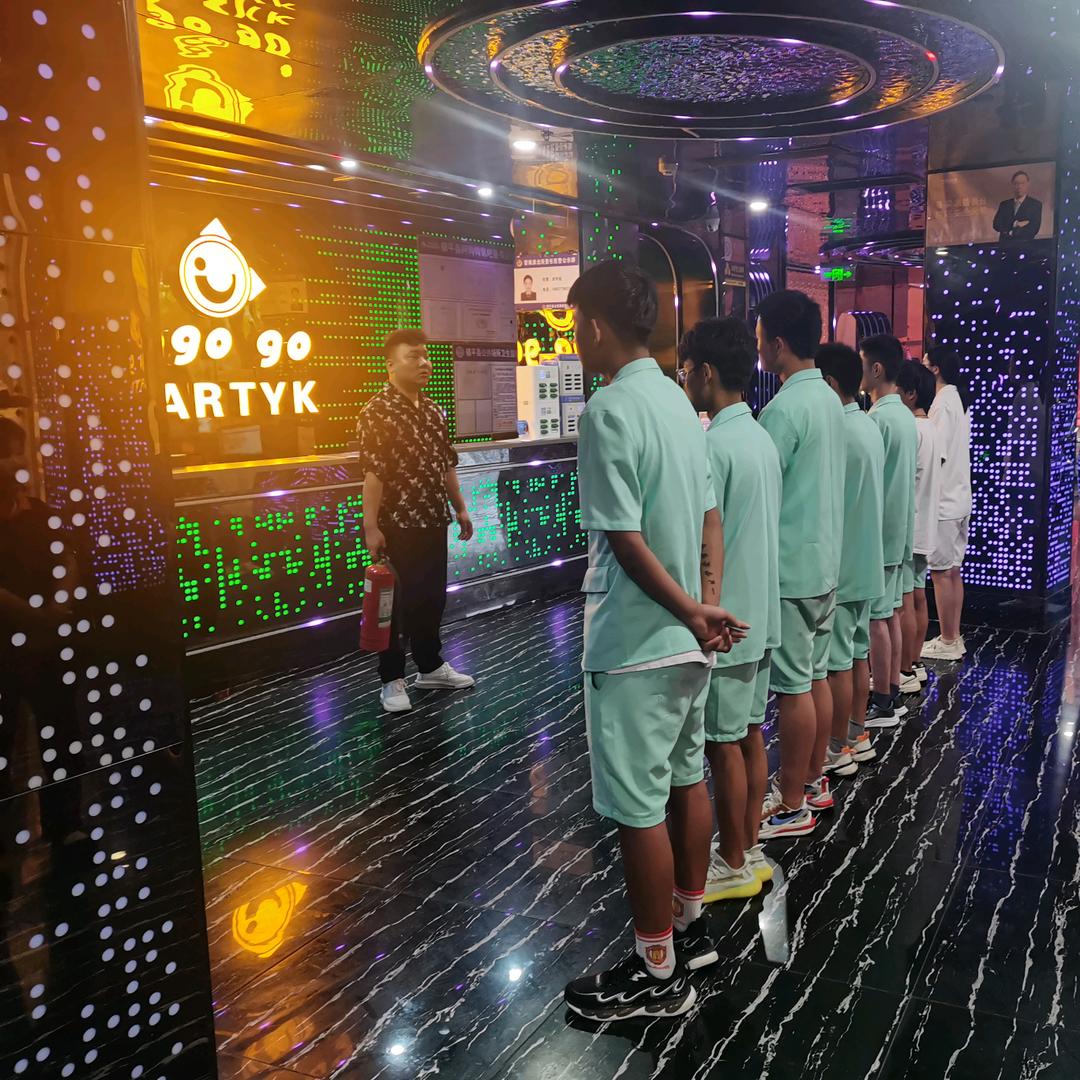 A GOGO KTV小贺