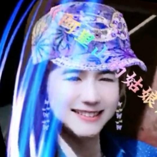 我就是你身邊的人。