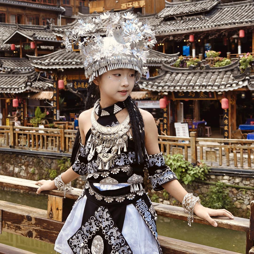 光彩熠熠