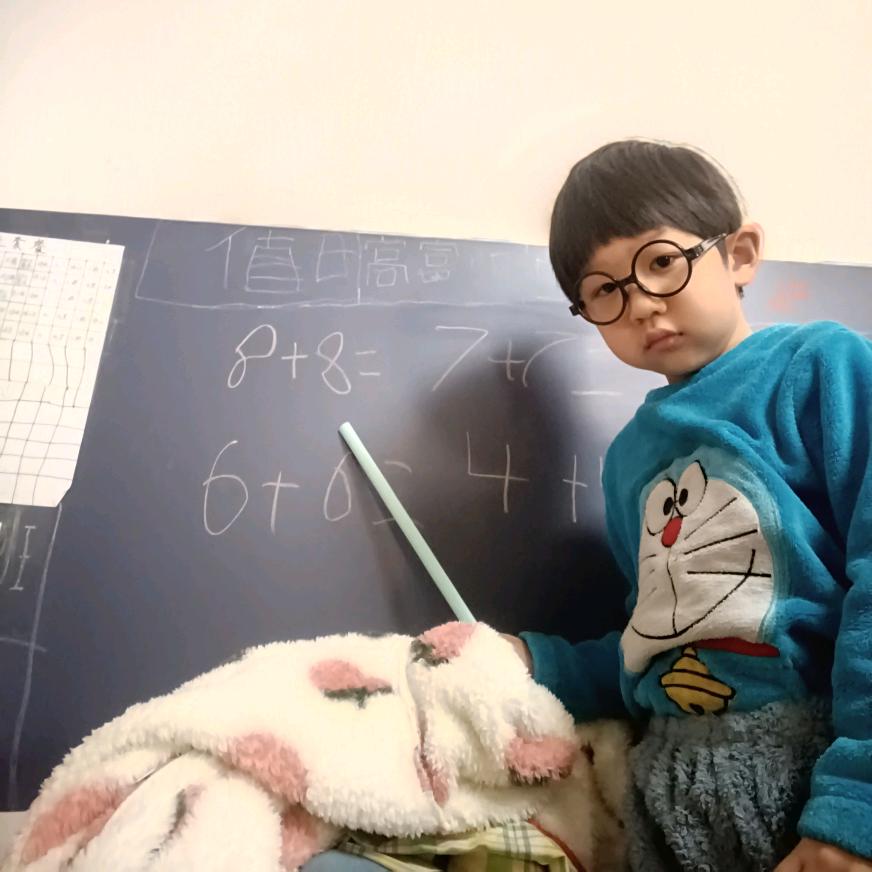 小石爱看头像