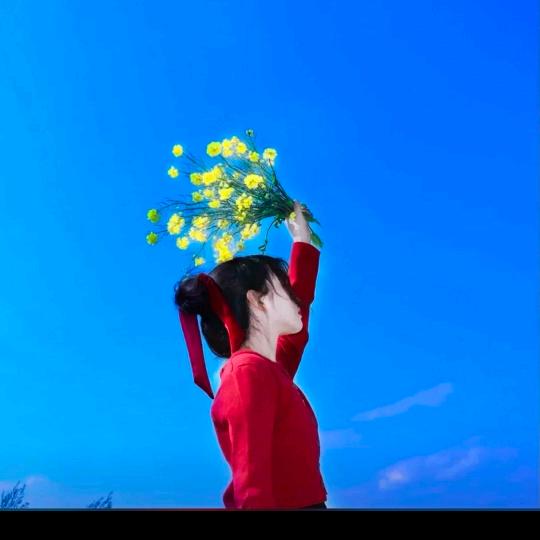 风把回忆摇落一地红