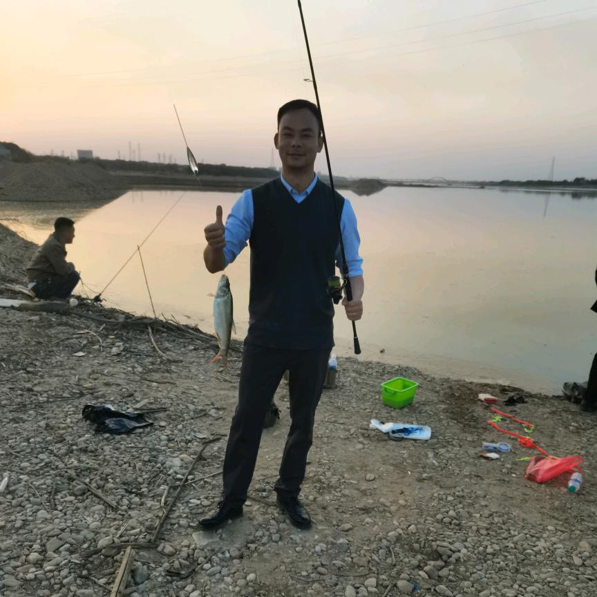 房产🏠经纪人  傅先森