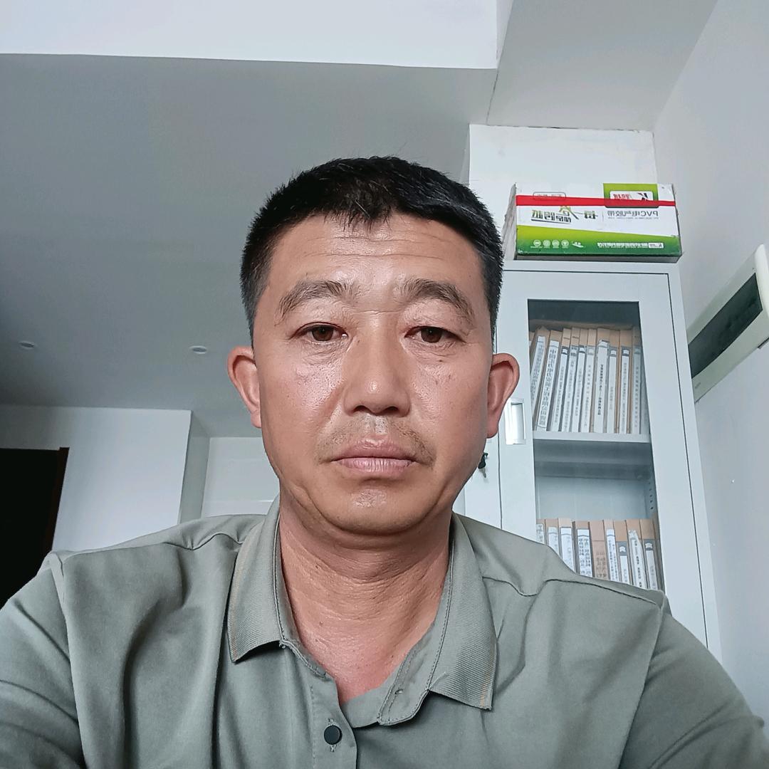 爱笑女孩薇薇