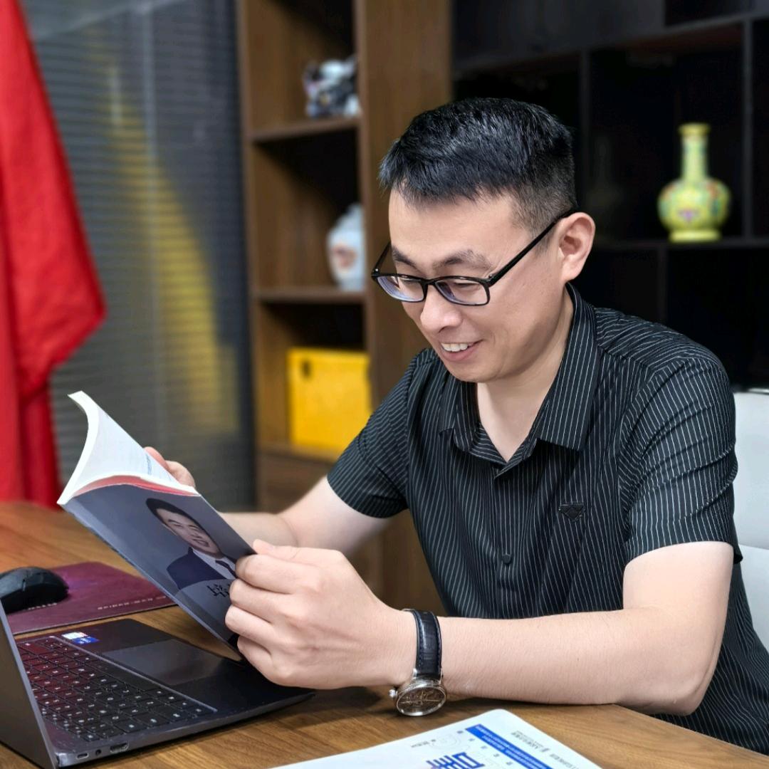 教培摆渡人洋哥