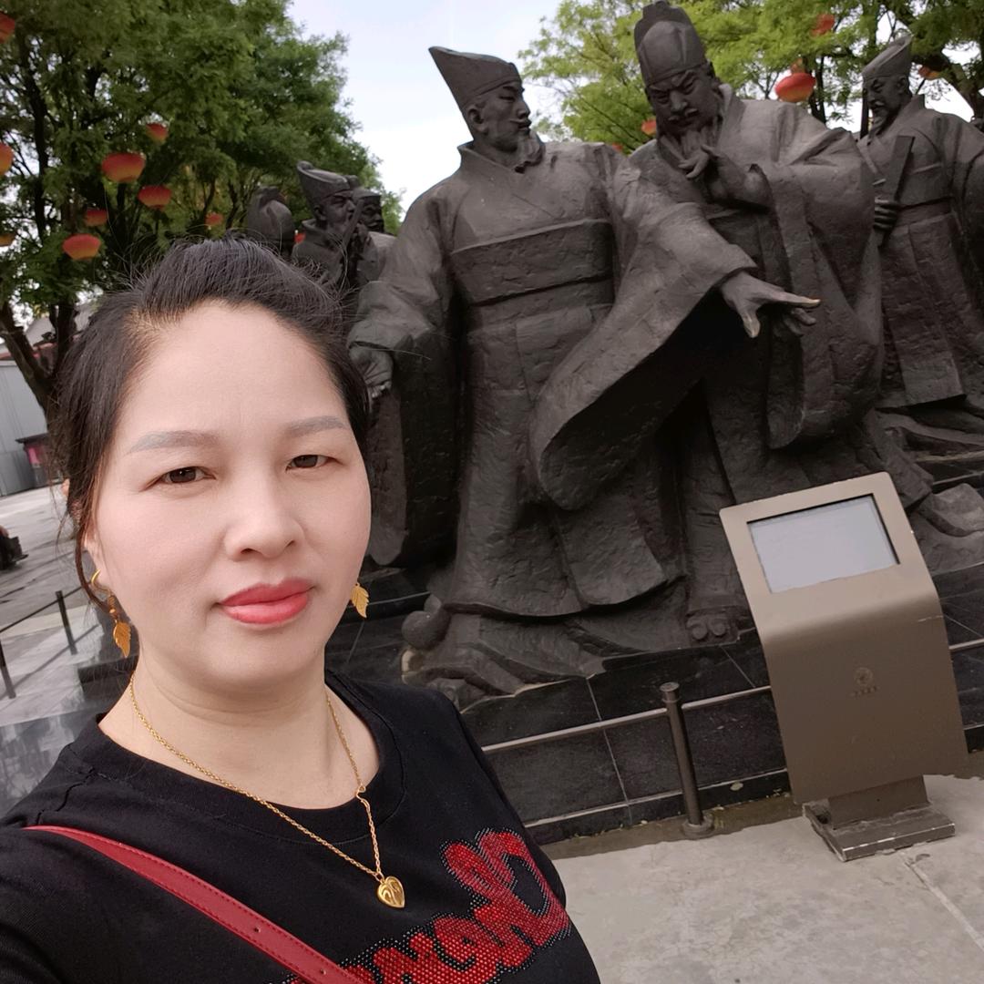 在关岭做烧烤的华姐