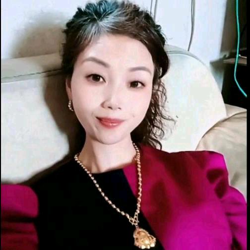 秘肌萃 开心快乐的女人