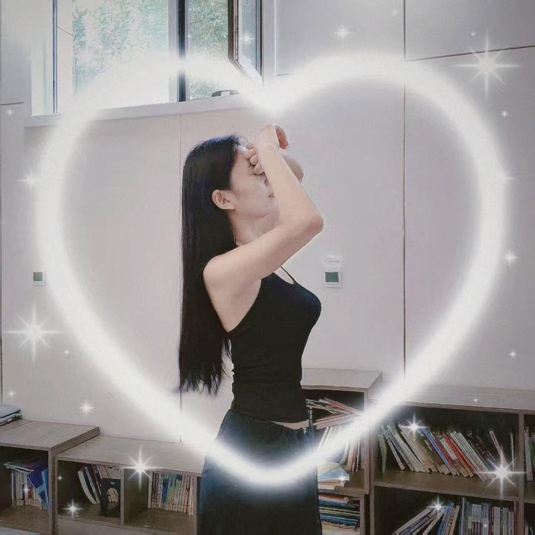 侒然