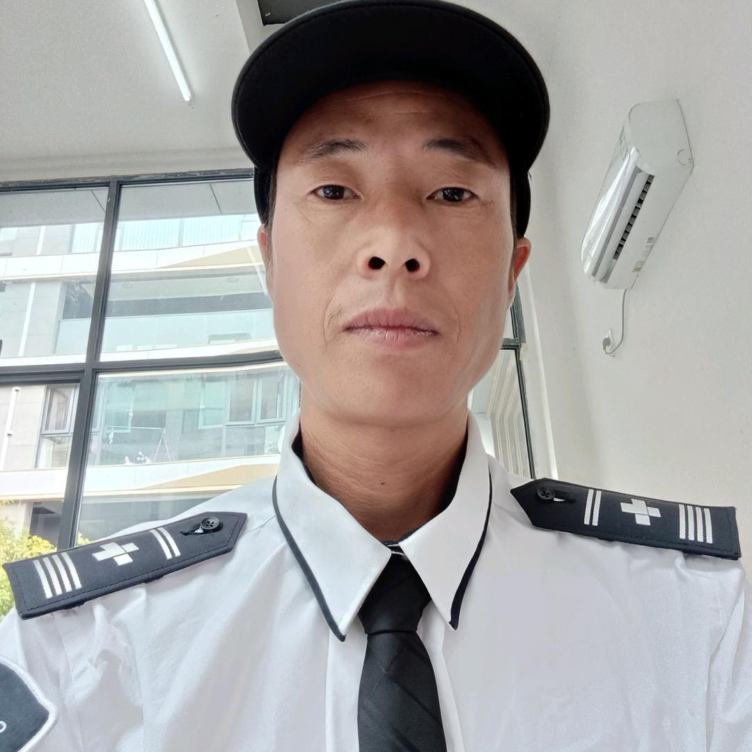 孤独的一个人。