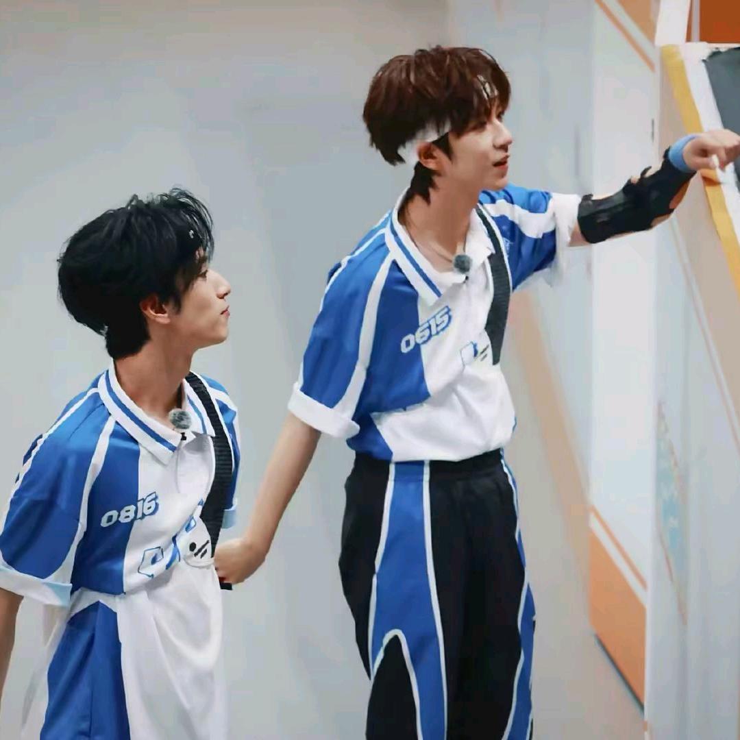 贺舟舟ദ്ദി˶•̀֊<)✧