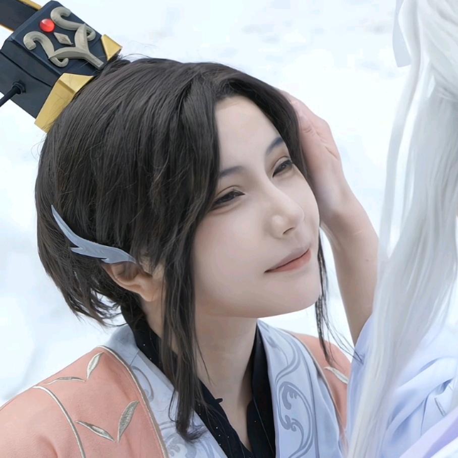 慕尘.