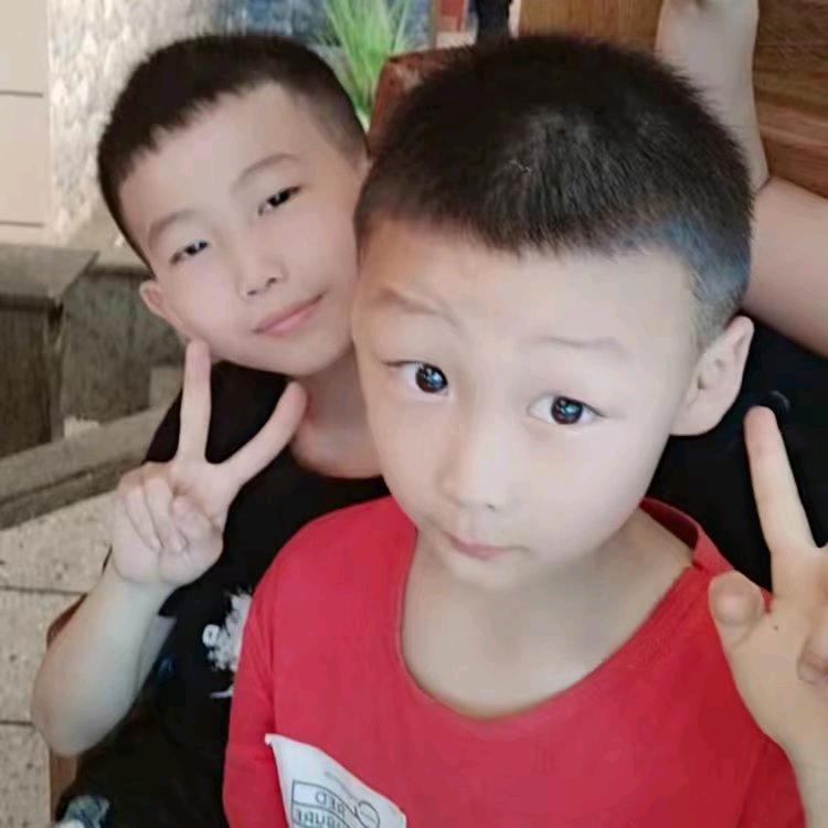 两个孙子的爷爷
