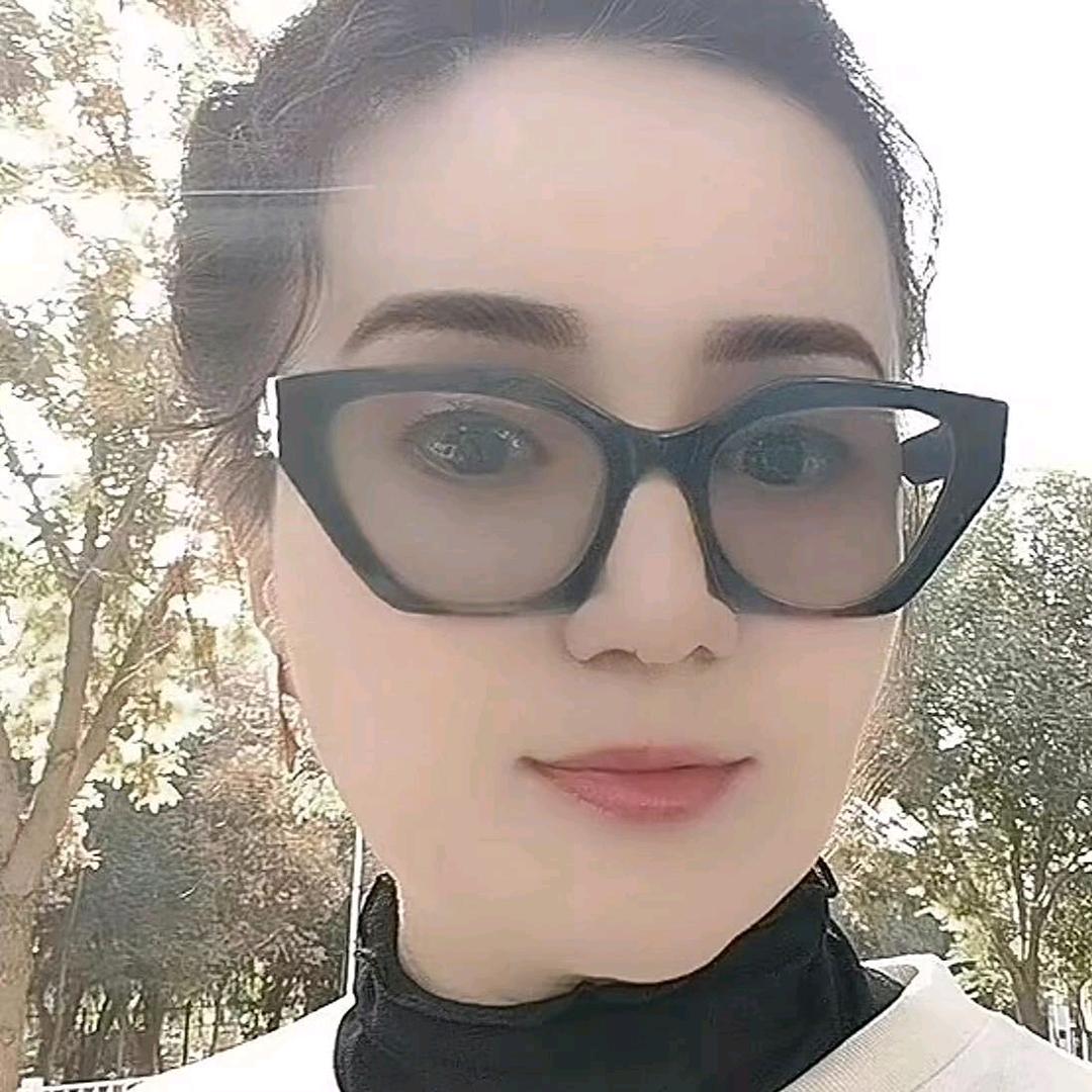 匝拜尔汗服装