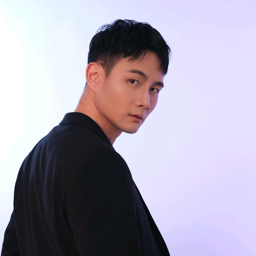 水清Dennis