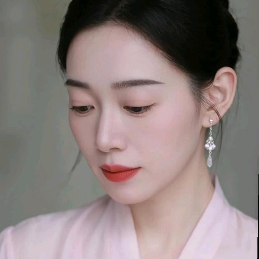 拈朵微笑的花🌸づ