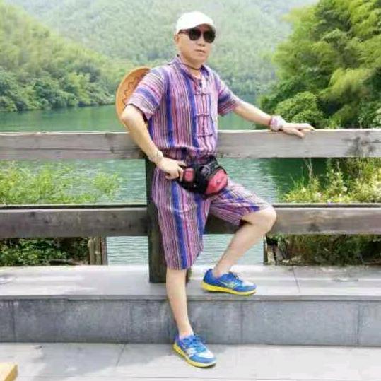 旅游推荐官小龙人