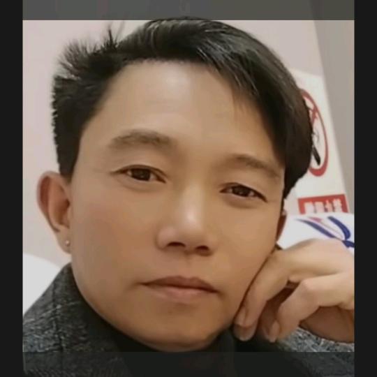 小何，放眼看世界