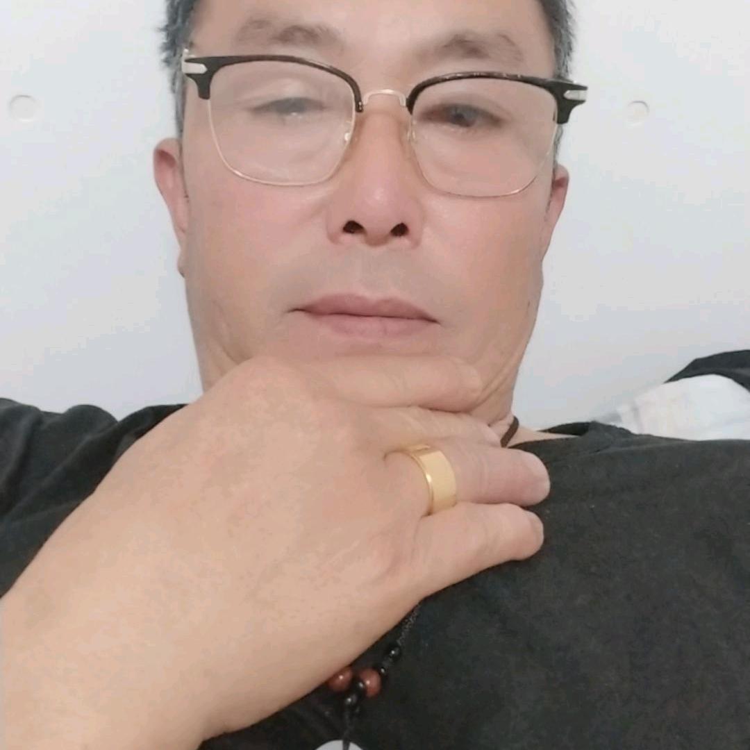 杨光正好，风轻云淡。