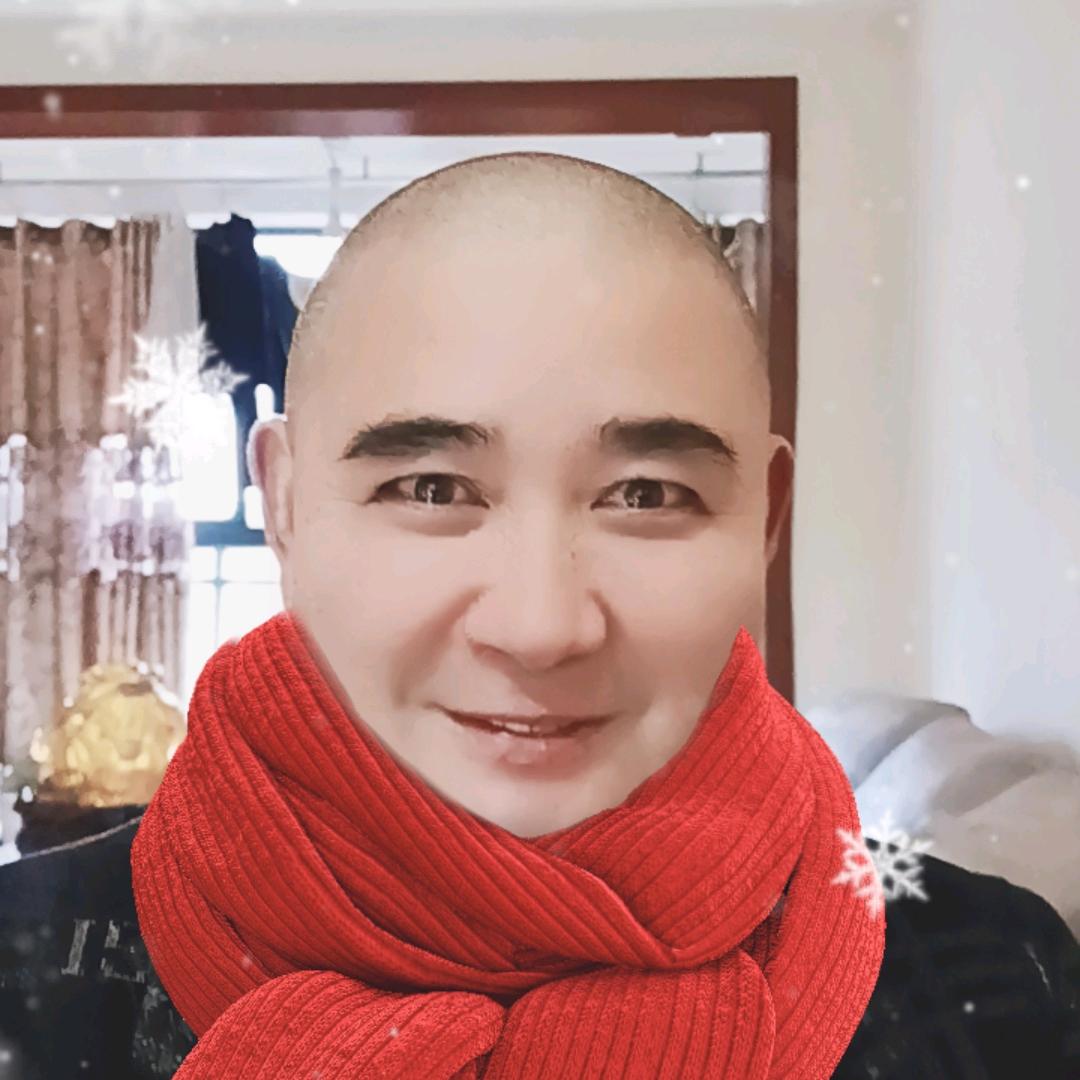 光头伟哥，石弟娃。