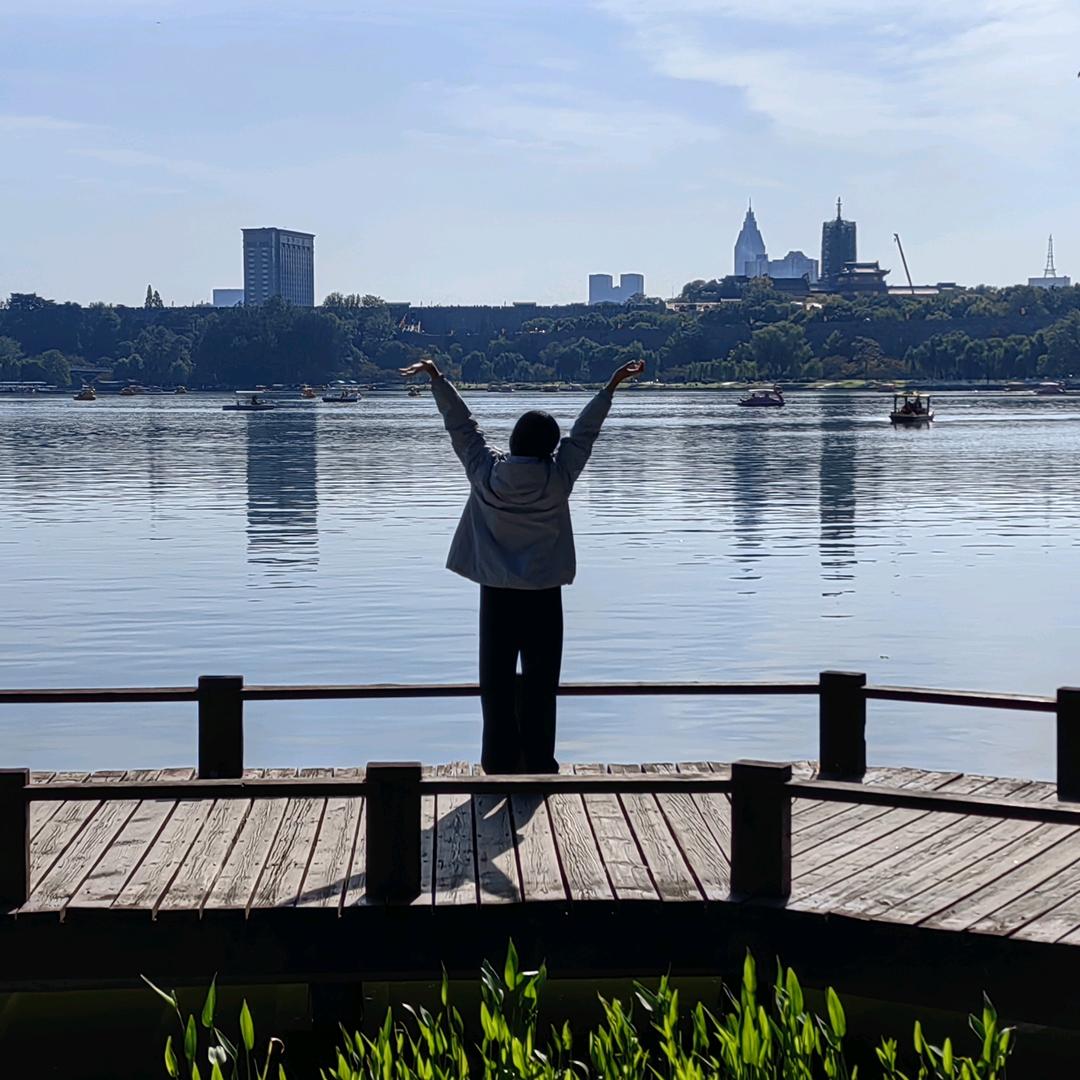 留得残荷听雨声
