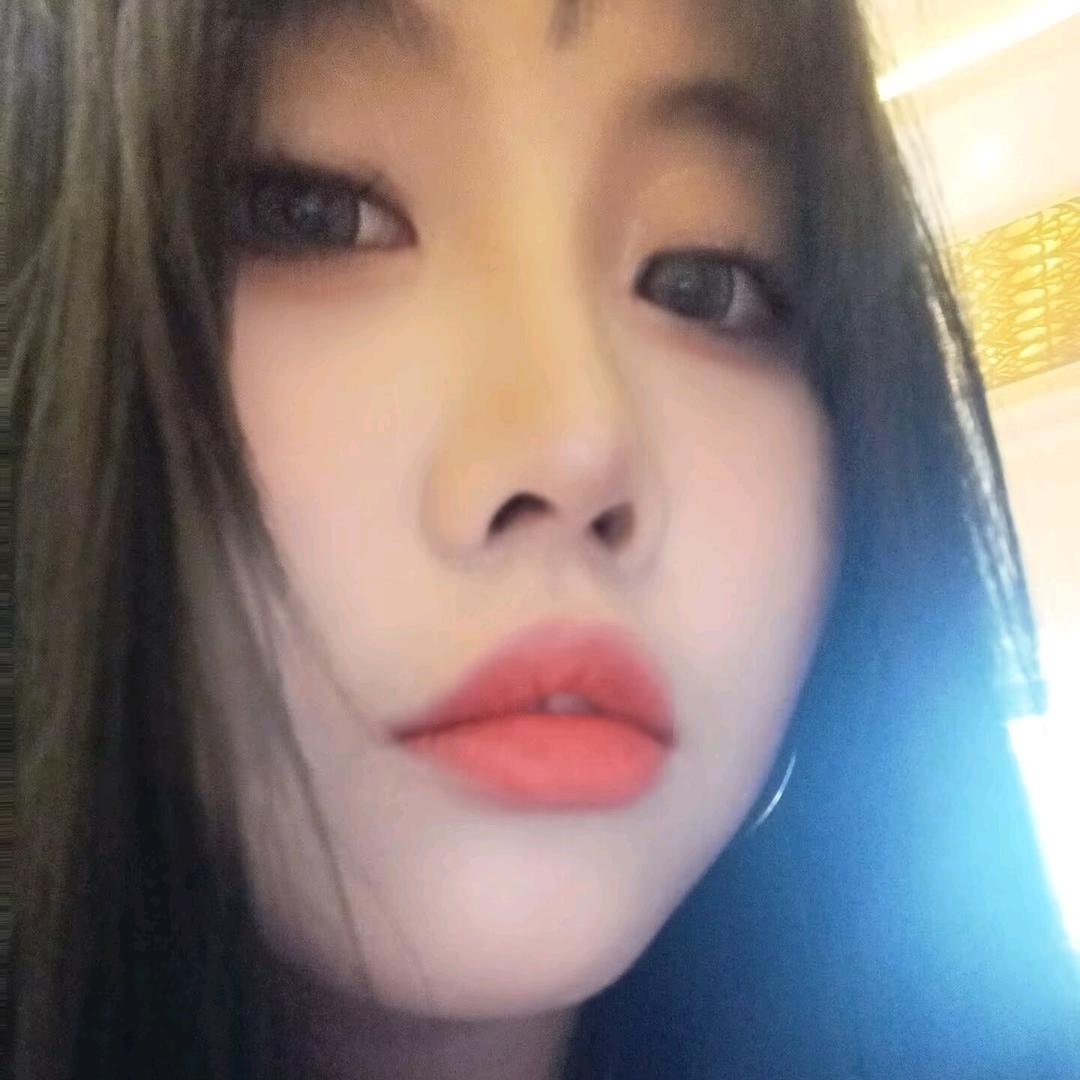 E只小花猫