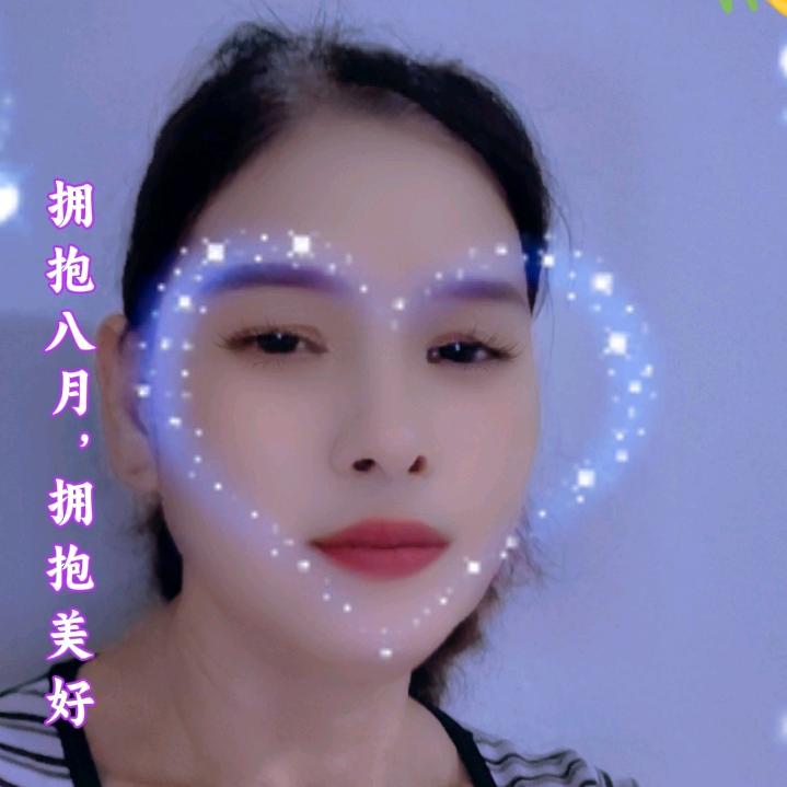 杨素平双牌人，喜欢跳舞开心。