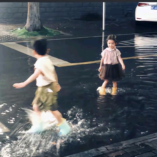 和郭包肉笑哈哈.