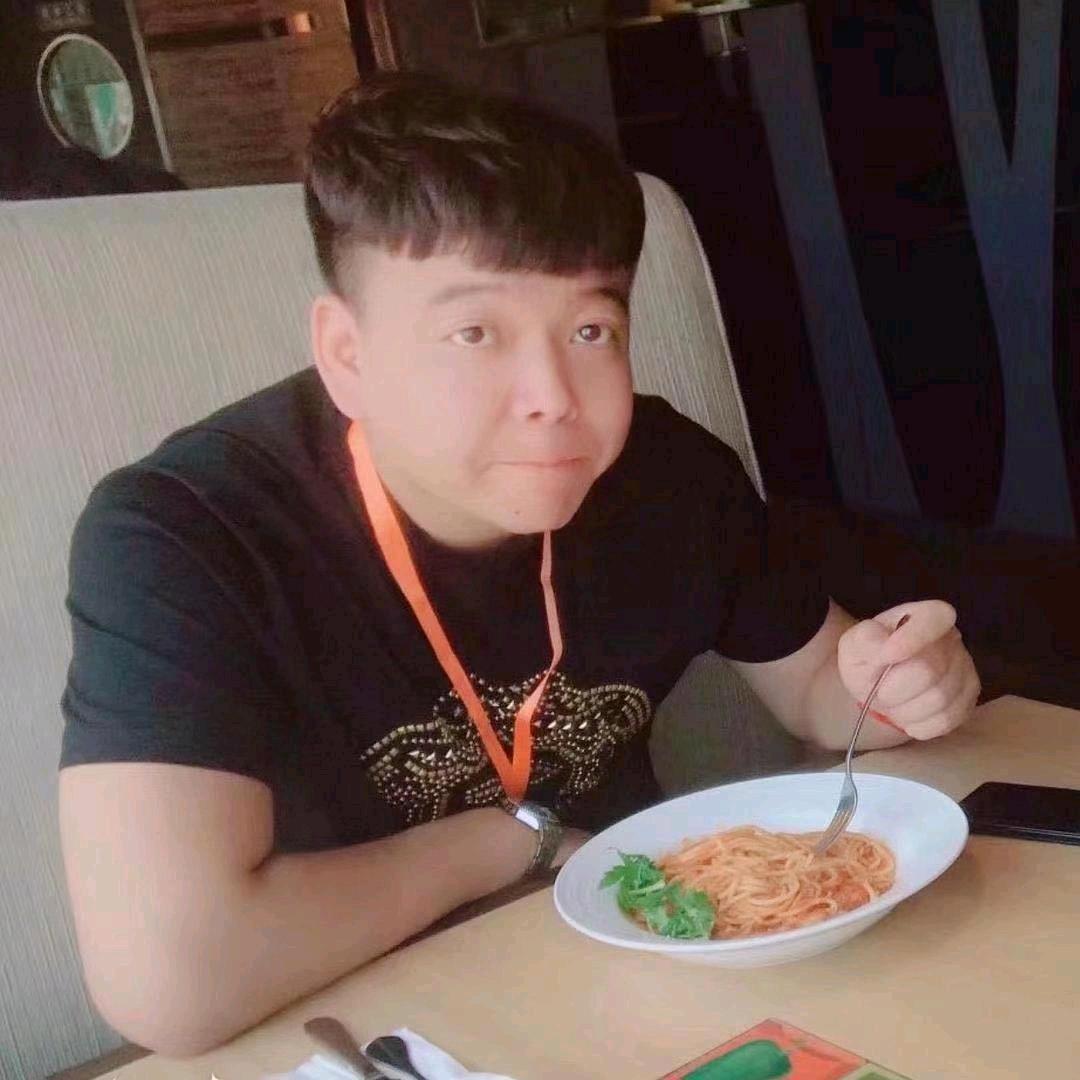 —杯冰美式。