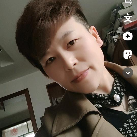 坚强的女人。