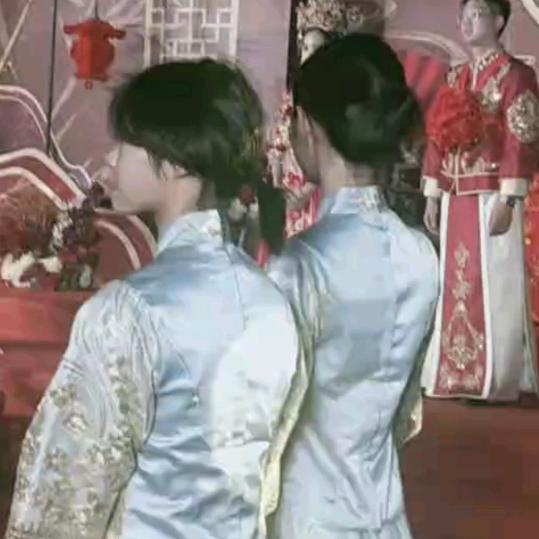 人敬富，狗咬贫