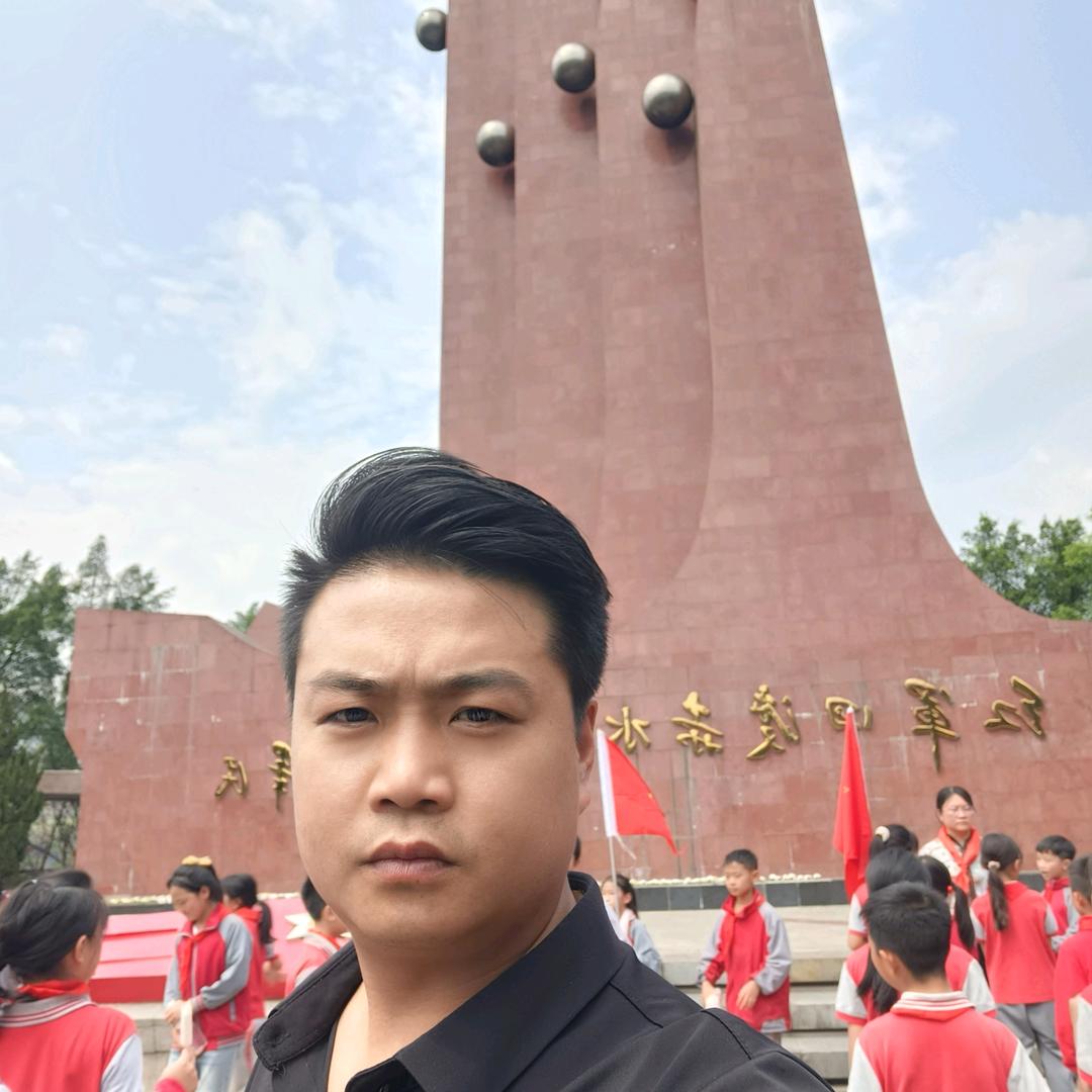 设计师周高