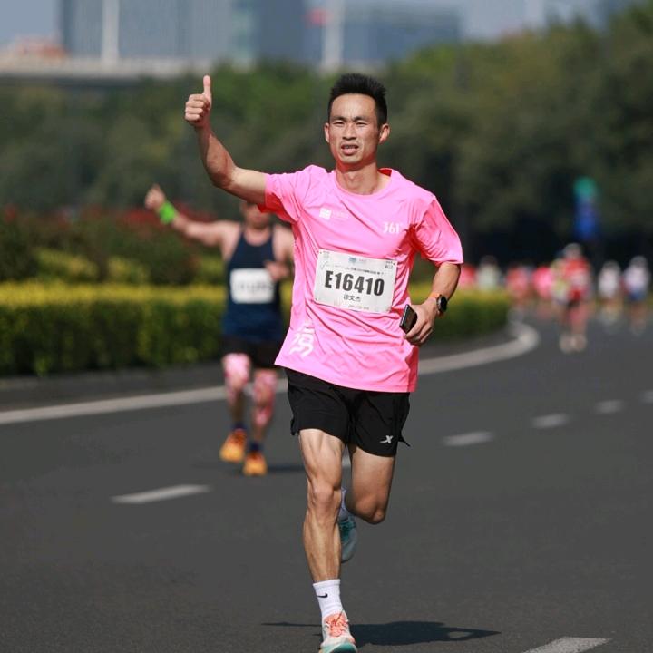 跑不动的体育老师