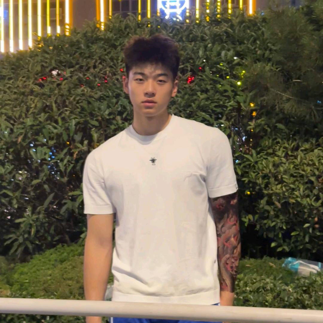 韩思成.