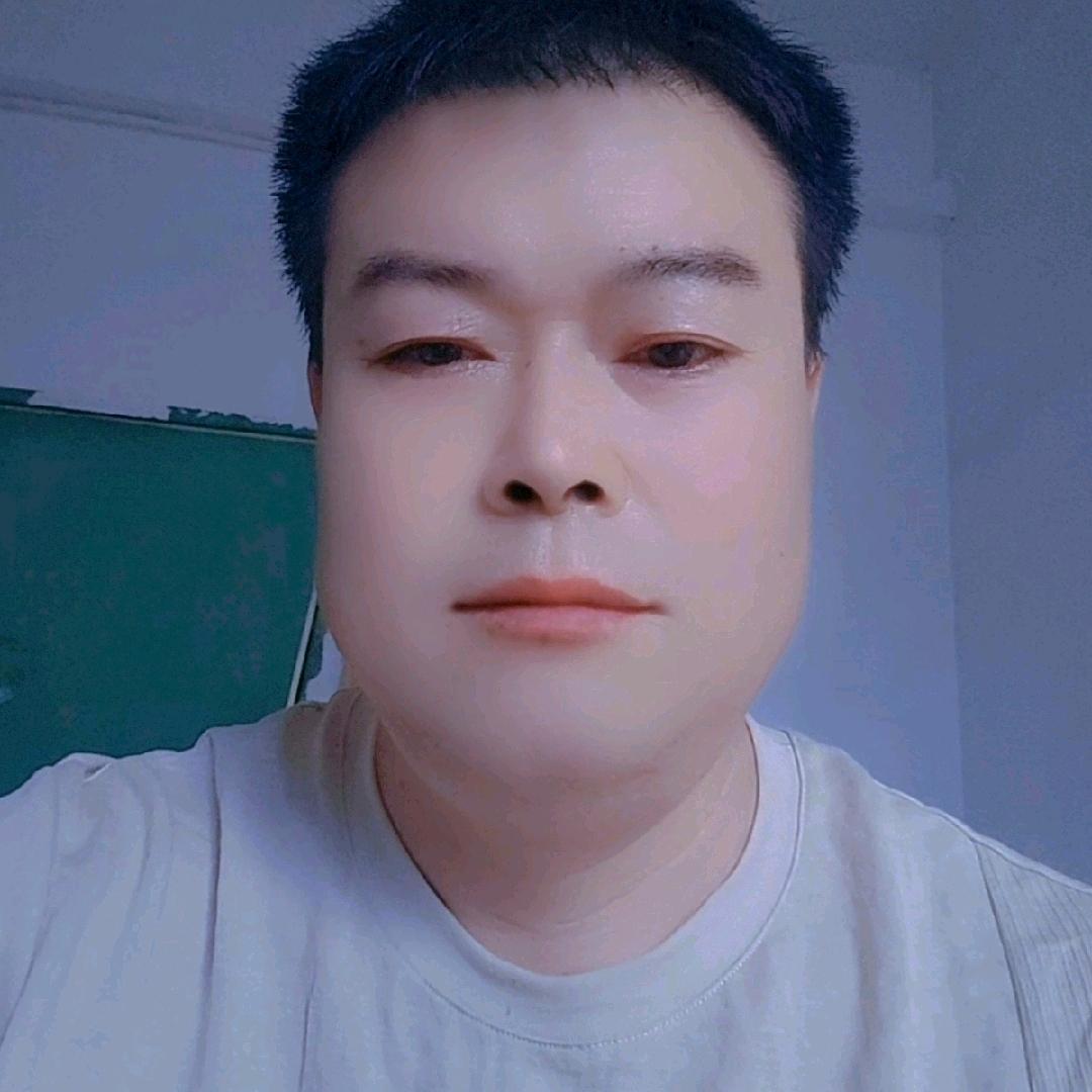 聪低调